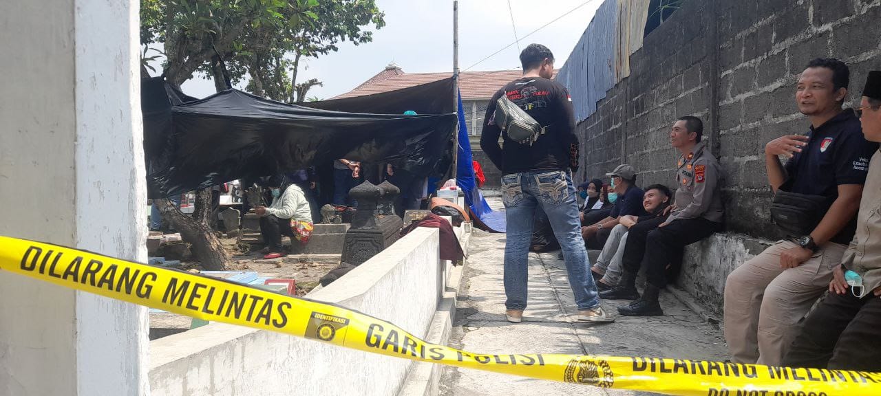 Polisi Bongkar Makam Korban Miras Oplosan di Banguntapan Bantul