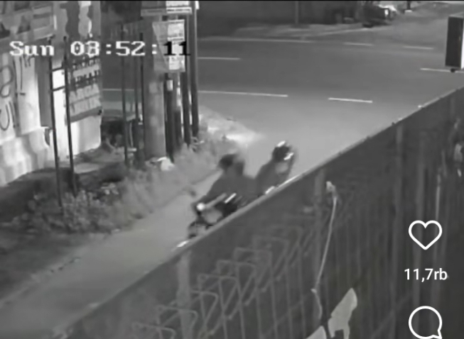 Viral Video CCTV Pemotor Diserang Pakai Sajam, Polisi Minta Korban Lapor