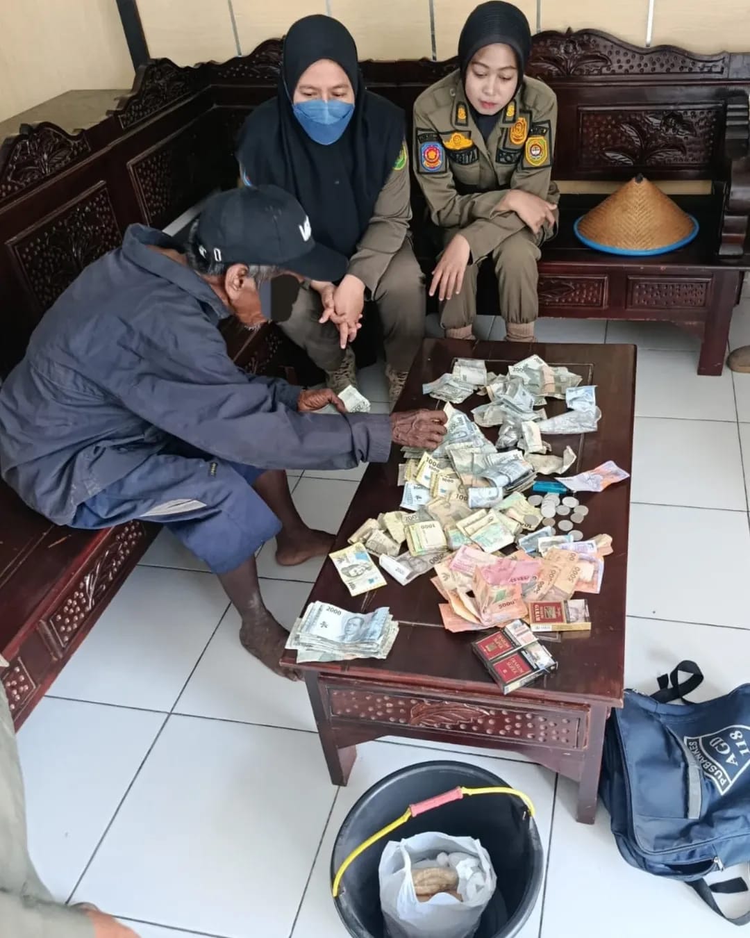 ‎Kerap Lempari Batu Pengendara, Pengemis di Perempatan Bakulan Bantul Diciduk Satpol PP ‎