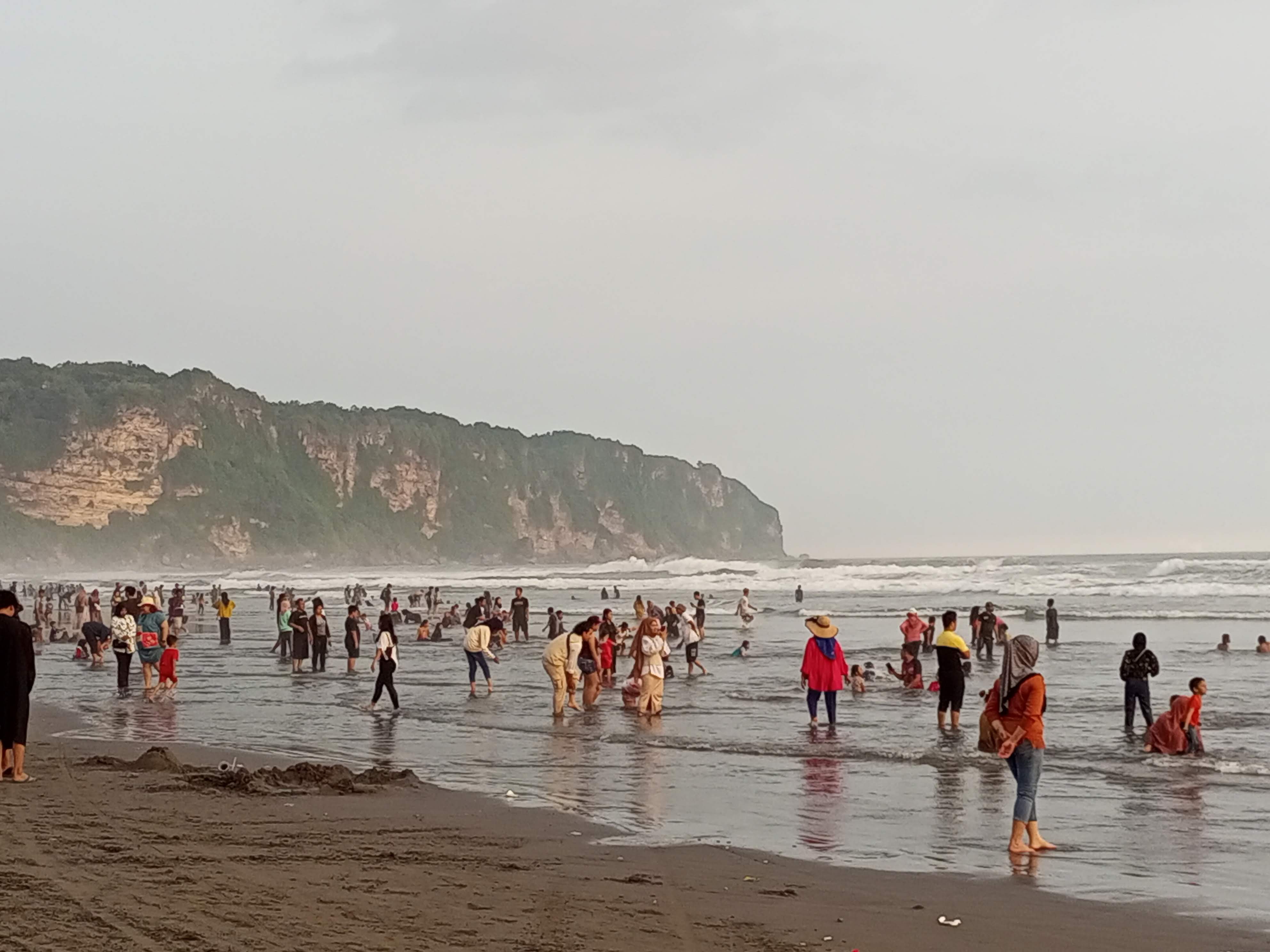 BPBD Bantul Ingatkan Wisatawan Tak Berenang di Area Palung Pantai Selatan Parangtritis