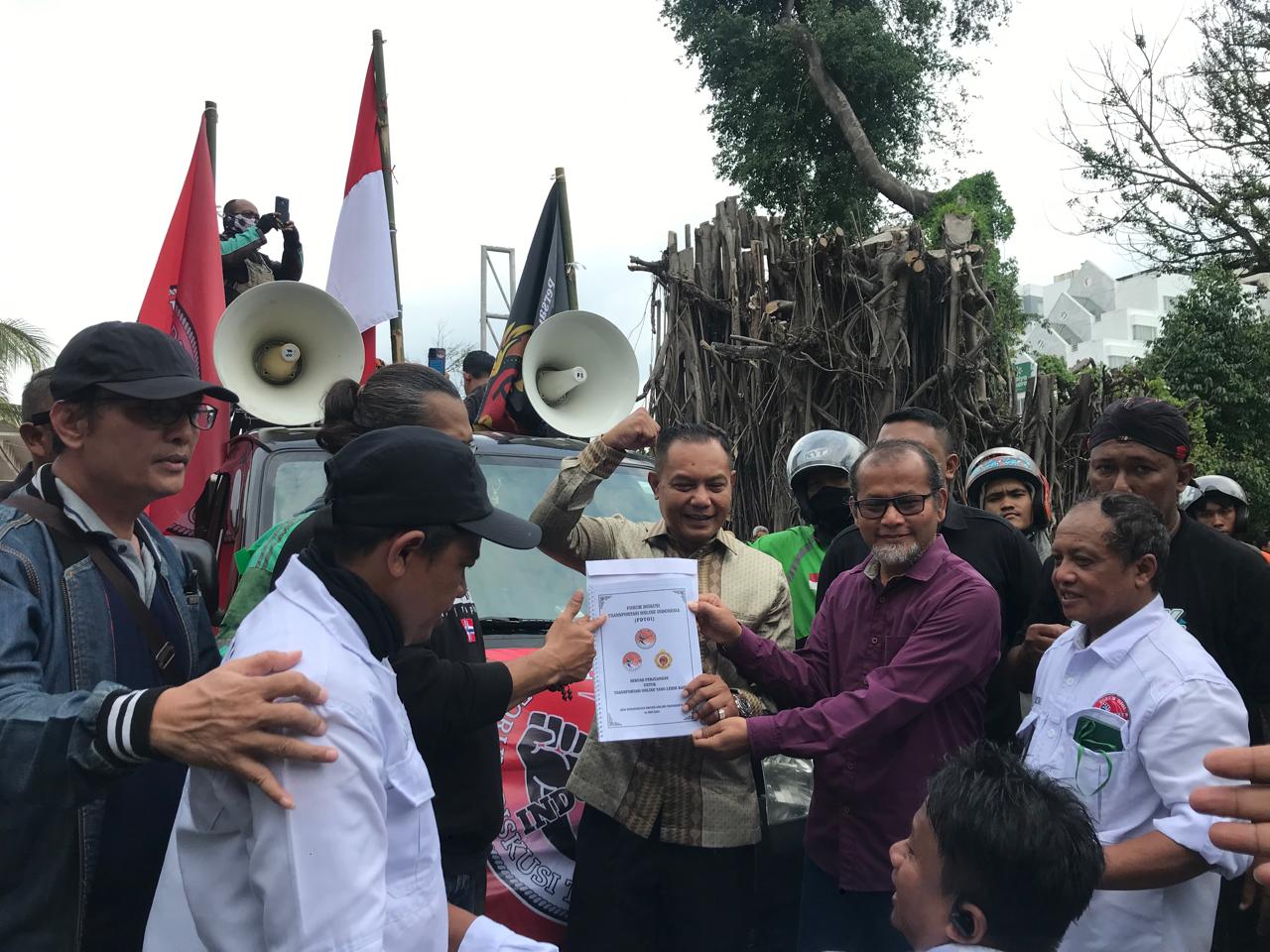 Demo Ojol di Jogja Hari Ini, Anggota DPRD DIY Temui Massa Aksi