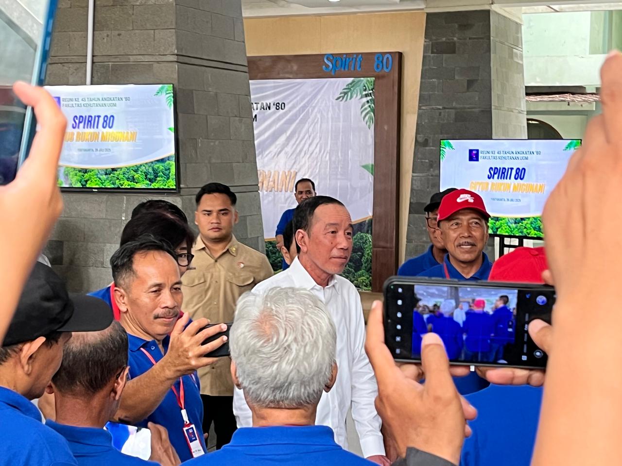 Hadir di Reuni Fakultas Kehutanan UGM Angkatan 1980, Jokowi Mengaku Belum Fit