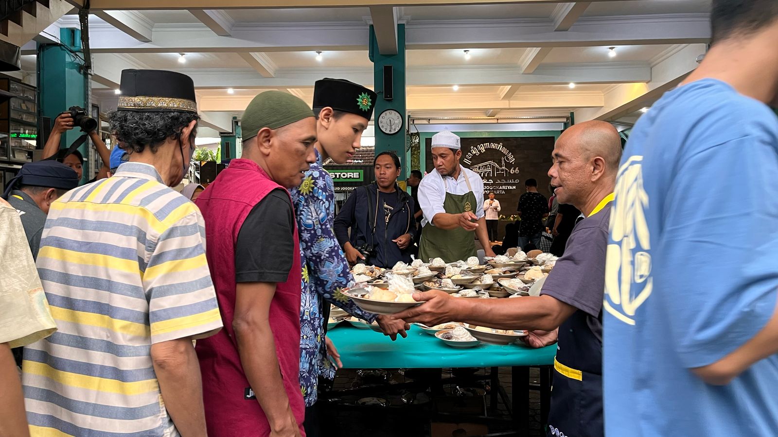 Masjid Jogokariyan Jogja Sediakan Takjil Gratis, Ada 3.500 Porsi Setiap Harinya