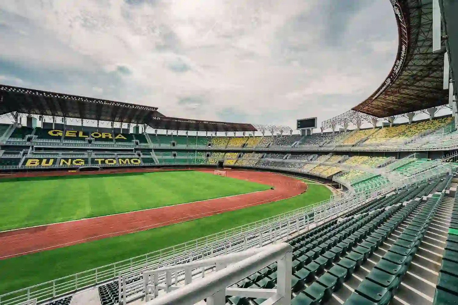 Lokasi Parkir Pengunjung Stadion GBT Surabaya