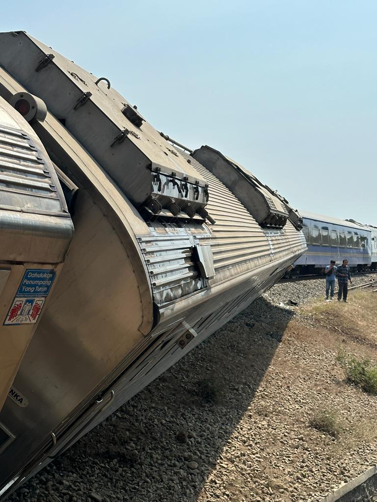 Ngeri! Detik-Detik Kereta Argo Semeru Anjlok Menurut Korban: Bergetar Hebat dan Atap Terasa Hampir Jatuh