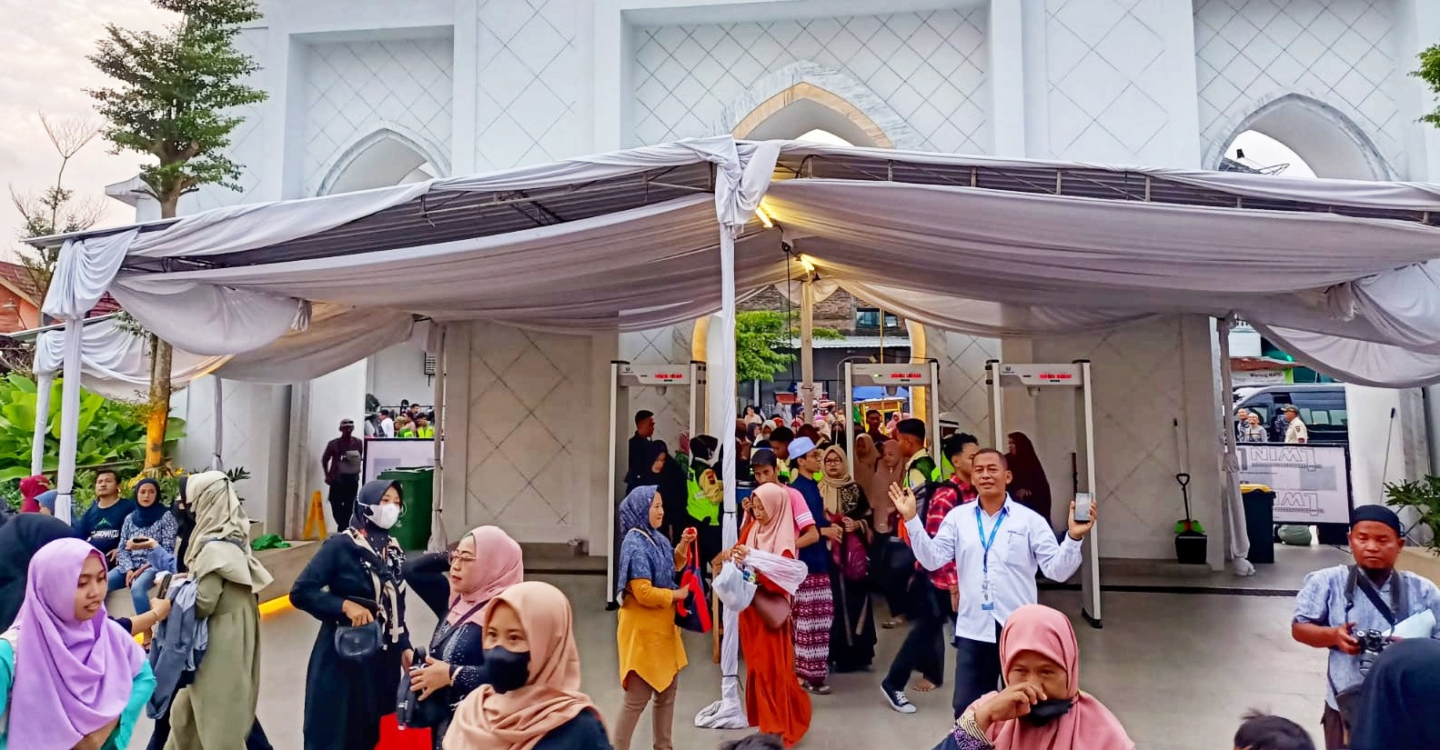  https://www.kemenag.go.id/read/tips-salat-tarawih-di-masjid-sheikh-zayed-solo-n3pkd