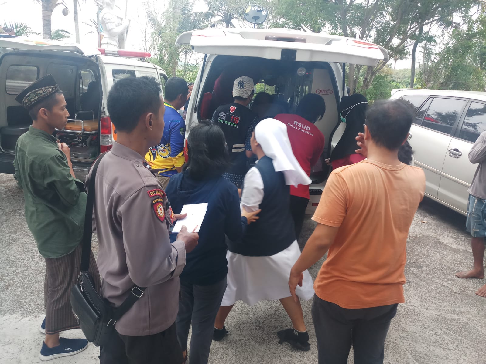 Empat Orang Luka Luka Bus Rombongan Mahasiswa Unriyo Jogja Kecelakaan Di Jalan Samas Bantul 3281