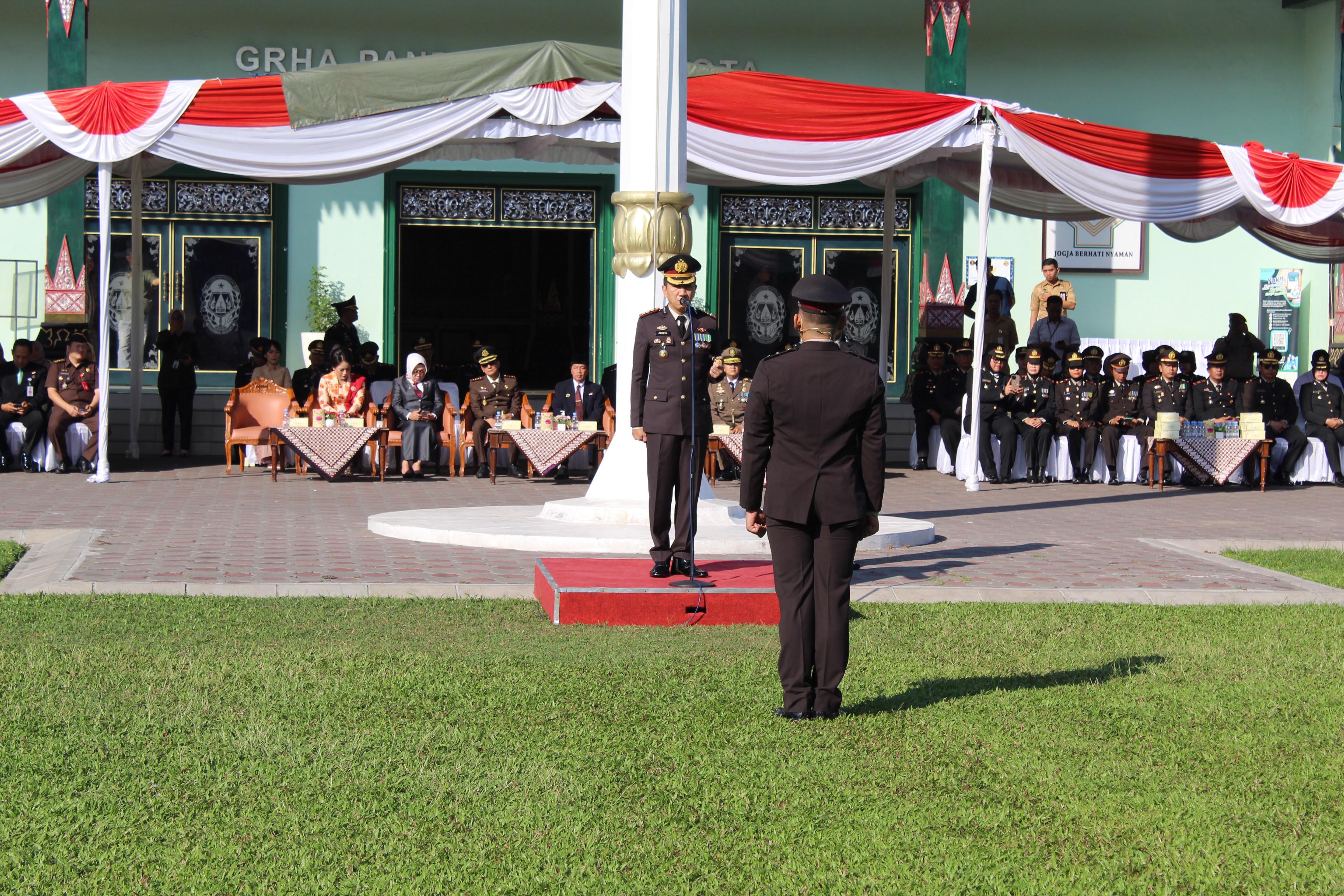 Peringatan Hari Bhayangkara ke-78, Polresta Yogyakarta Berikan Penghargaan Kepada 38 Personil Berprestasi