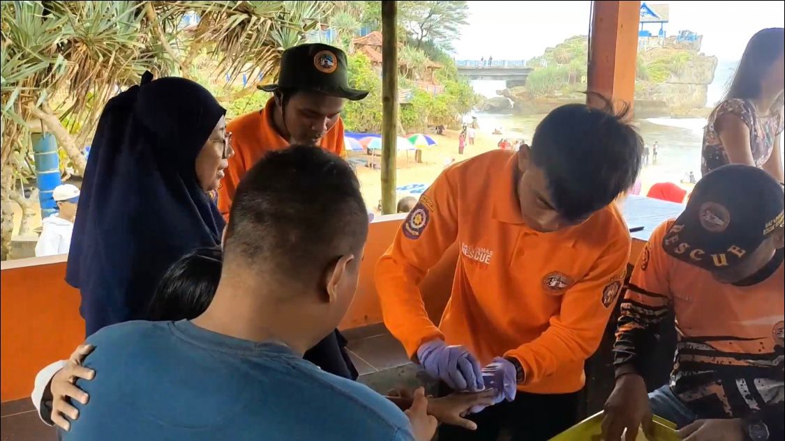 Sebanyak 141 Wisatawan Pantai Gunungkidul Jadi Korban Sengatan Ubur-ubur Dalam Sepekan Terakhir