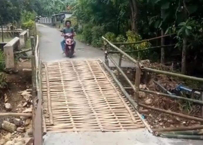 2 Tahun Gunakan Jembatan Bambu, Perbaikan Jembatan Pucung Mulai Digarap Akhir Juli