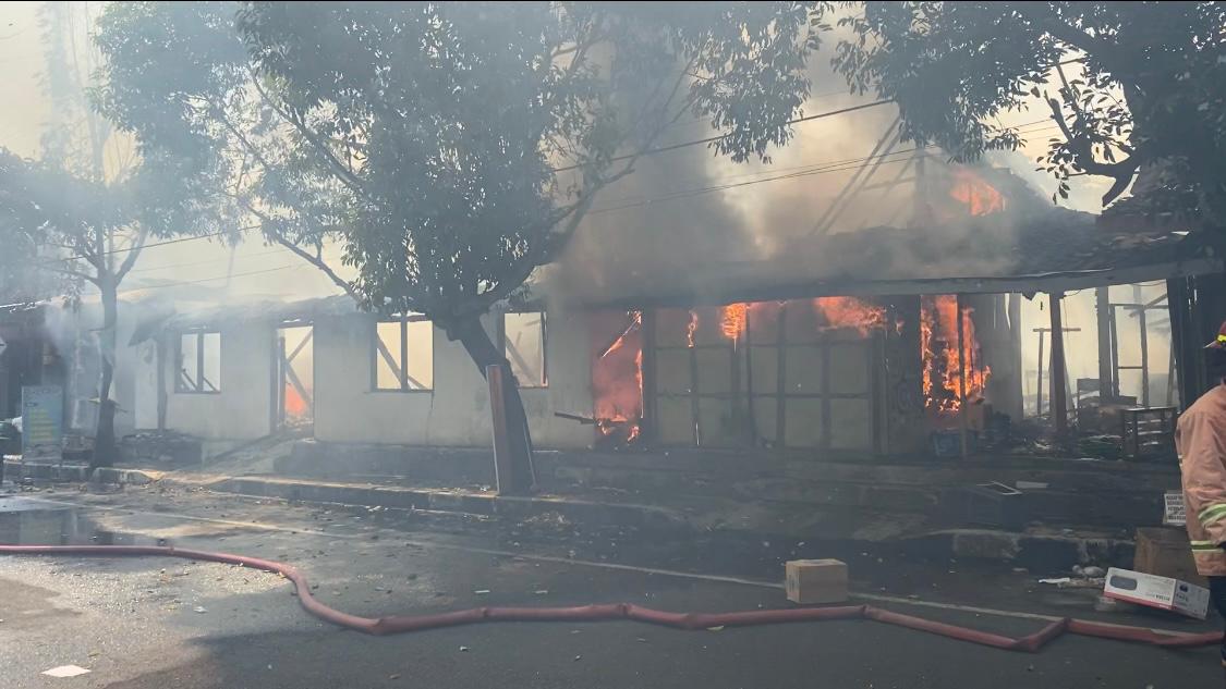 Diduga Karena Konsleting Listrik, Sebuah Rumah dan 2 Ruko di Gunungkidul Ludes Terbakar