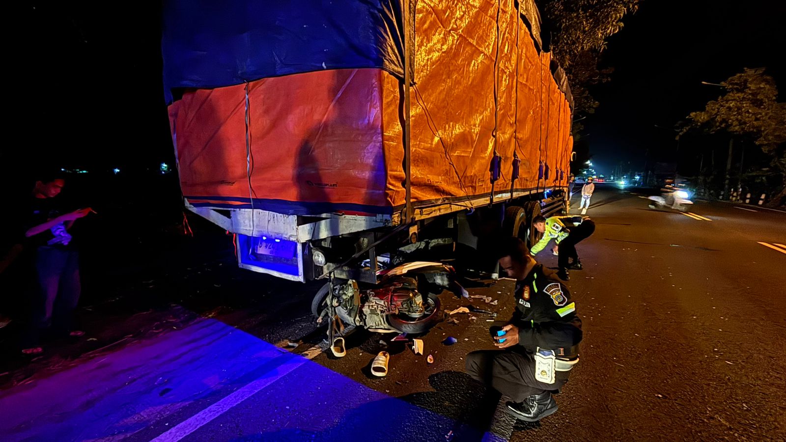 Tabrak Truk, Seorang Pengendara Motor Meninggal di lokasi Kejadian