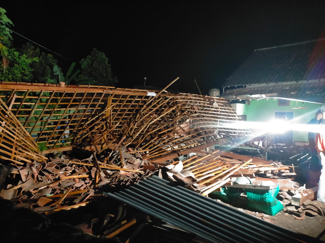 Angin Kencang Robohkan Rumah di Sewon Bantul, Seorang Lansia Meninggal Tertimpa Reruntuhan