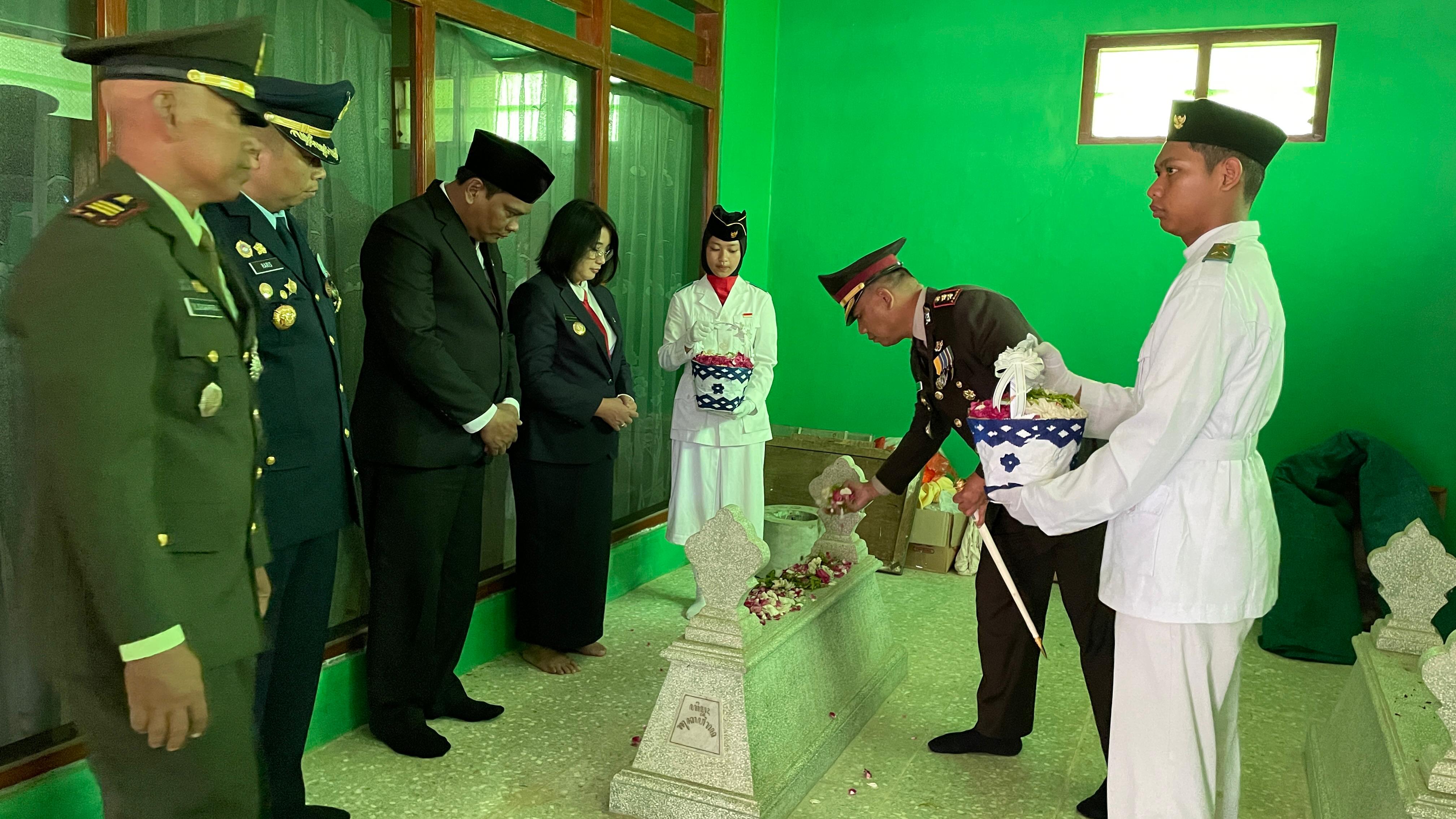 Peringati Hari Pahlawan, Pemkab Kulon Progo Berziarah ke Makam Pahlawan Nasional