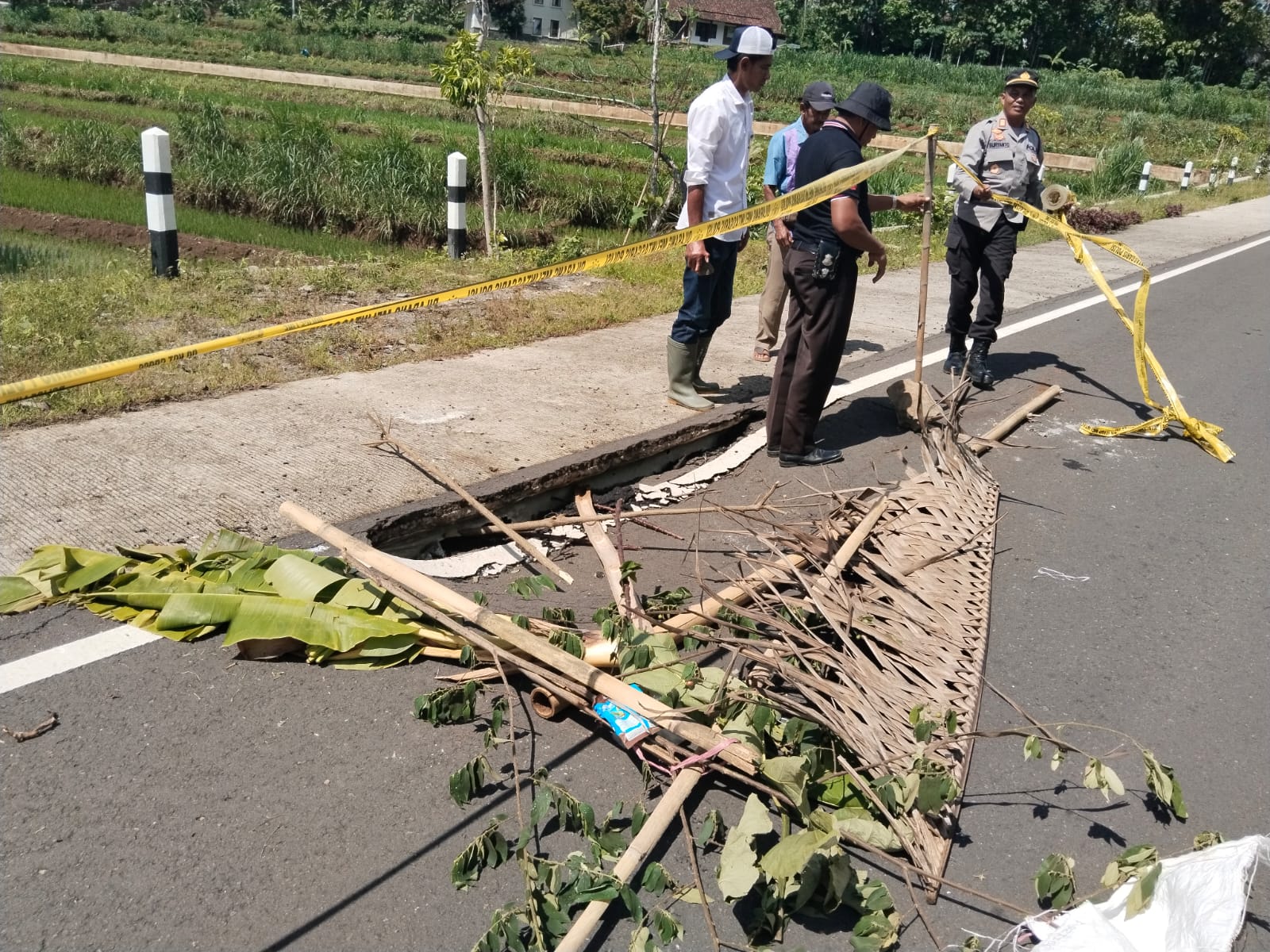 Ruas Jalan Tawang-Ngalang Gunungkidul Ambles, Pengendara Dihimbau Berhati-hati