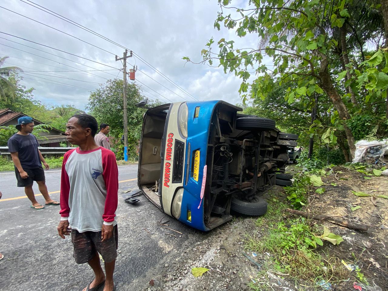 Tidak Kuat Menanjak, Bus Purwo Widodo Terperosok di Tanjakan Pok Cucak Gunungkidul