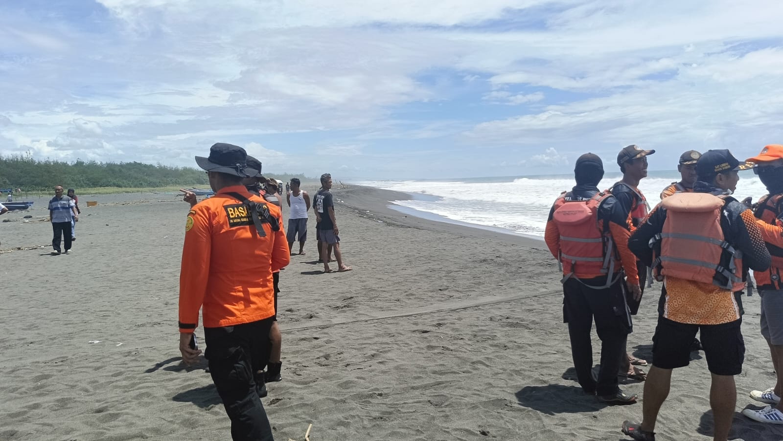 Kapal Terbalik di Pantai Congot, Satu Nelayan Meninggal dan Satu Lainnya Hilang