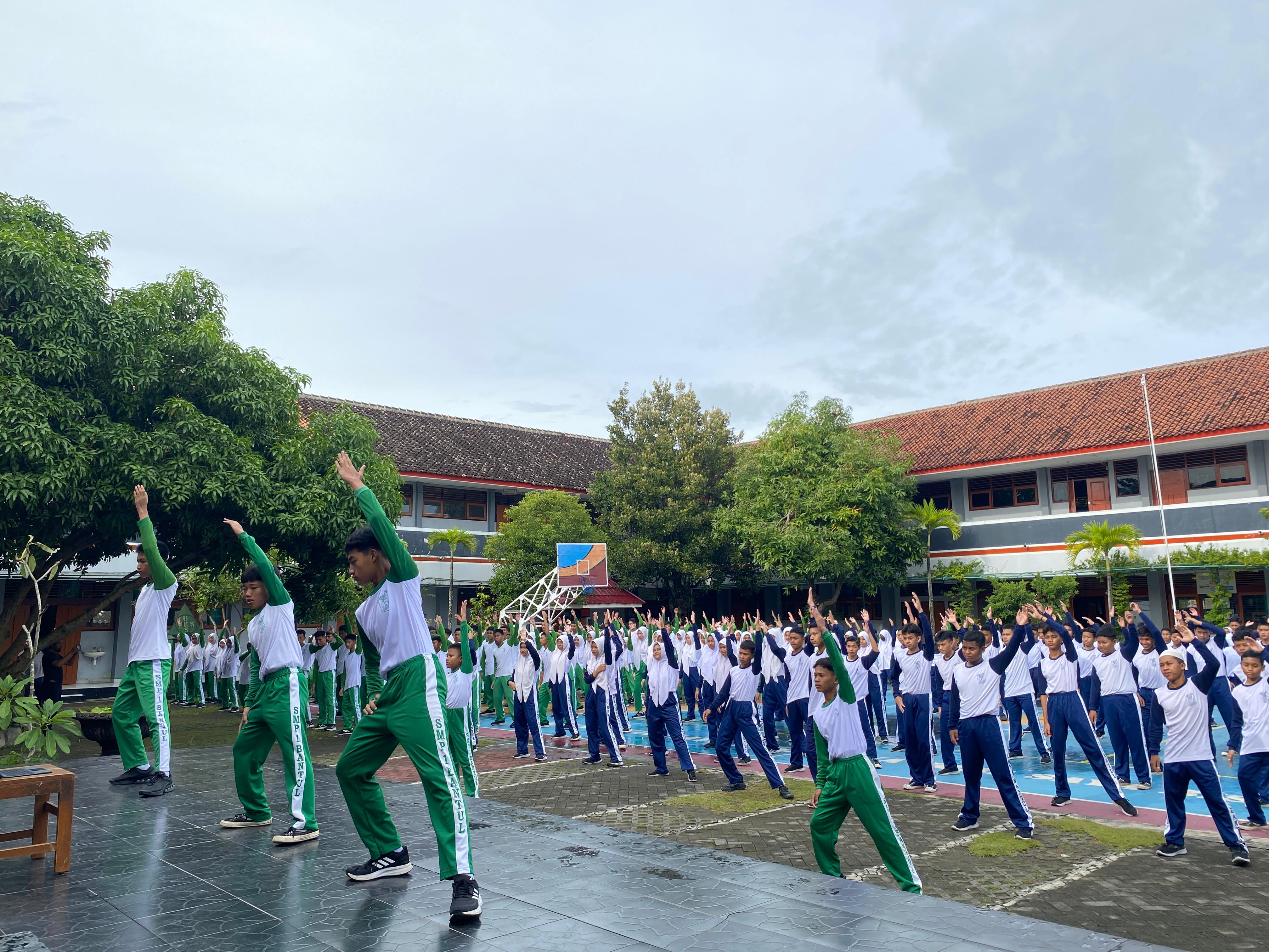 Dukung Program Kemendikdasmen, Ribuan Siswa SMPN 1 Bantul Ikuti Senam Sehat