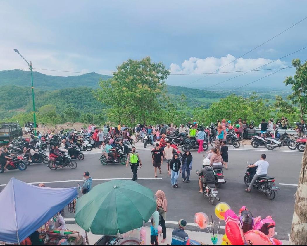 Tanjakan Clongop dan Bundaran Planjan Selalu Dipadati Wisatawan, DLH Gunungkidul Himbau Tidak Buang ...