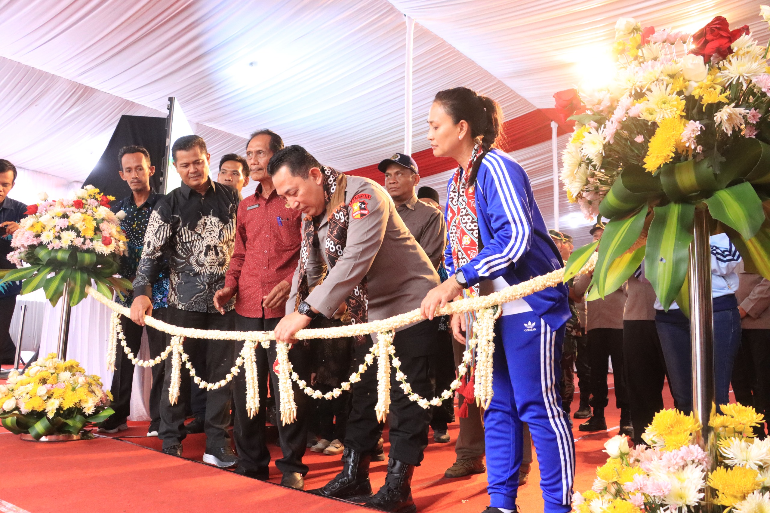 Kunjungi Kulon Progo, Kapolri Resmikan Jalan dan Irigasi