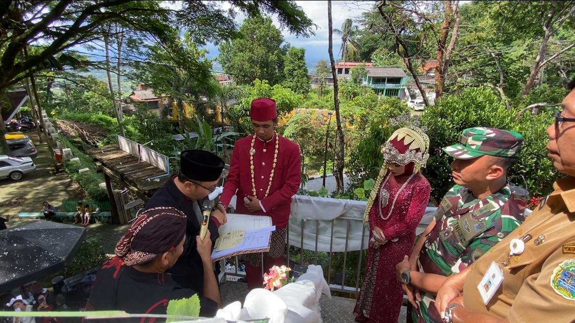 Sambut Bulan Ramadhan, 7 Pasangan Nikah Bareng dengan Maskawin Kurma