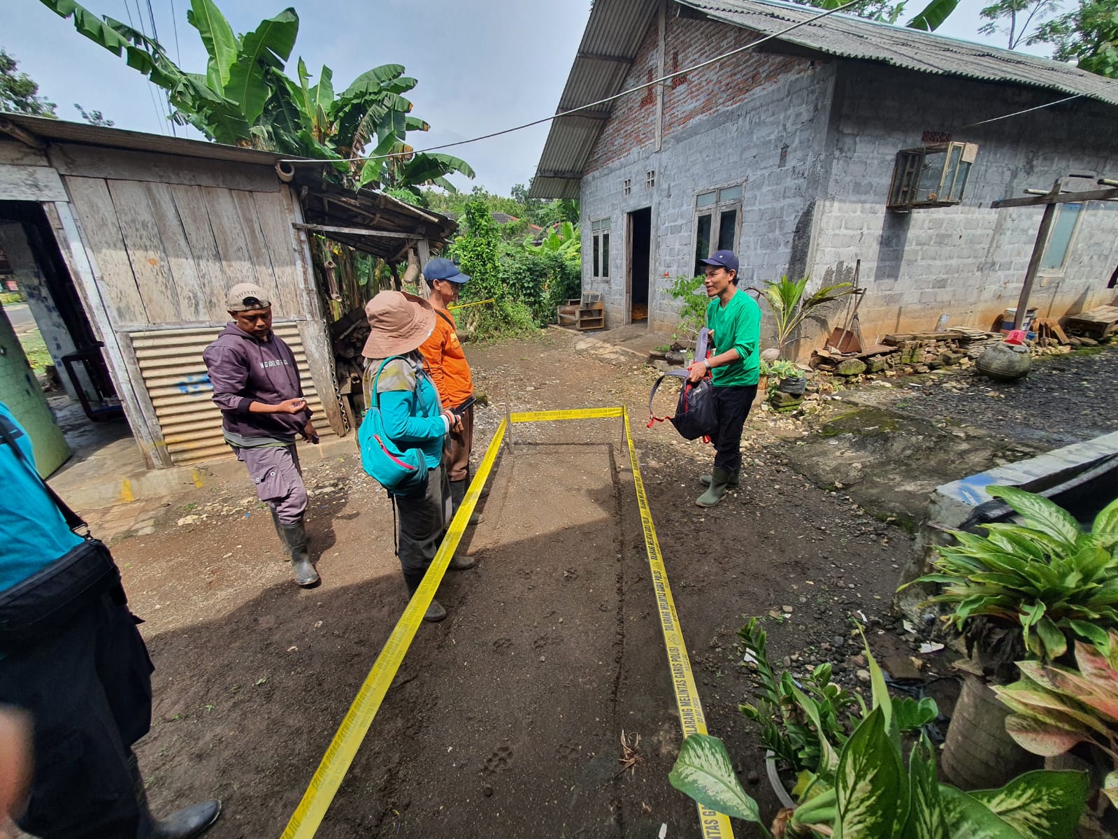 Jejak Hewan Misterius Diduga Milik Anjing, Petugas Akan Pasang Kamera Pengawas