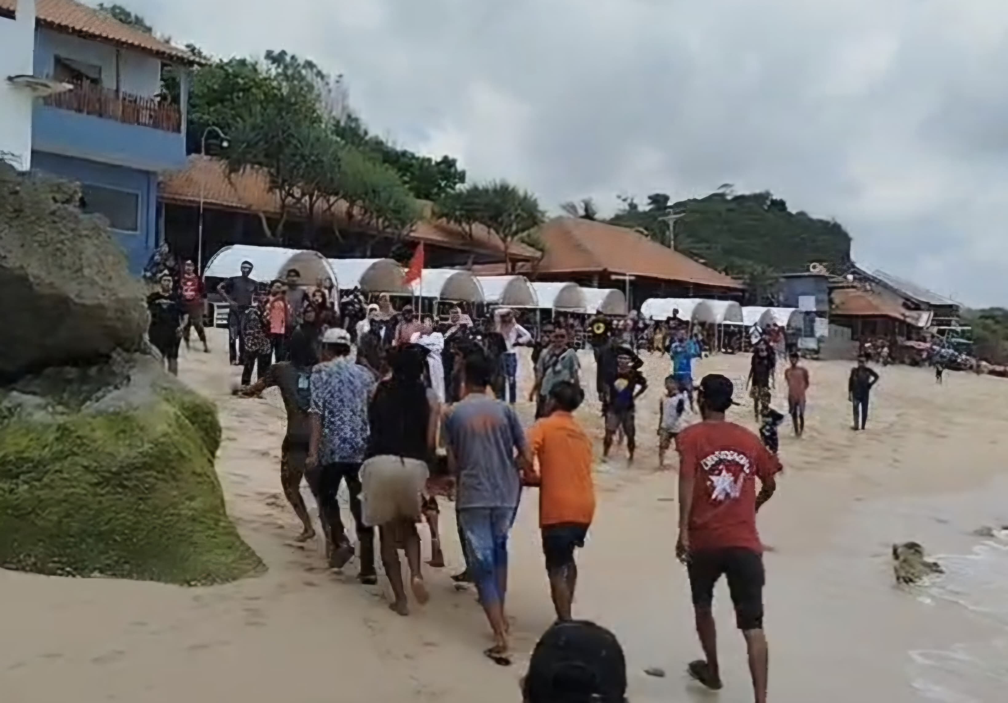 Pemancing Terjatuh Dari Tebing di Pantai Pulang Syawal Gunungkidul