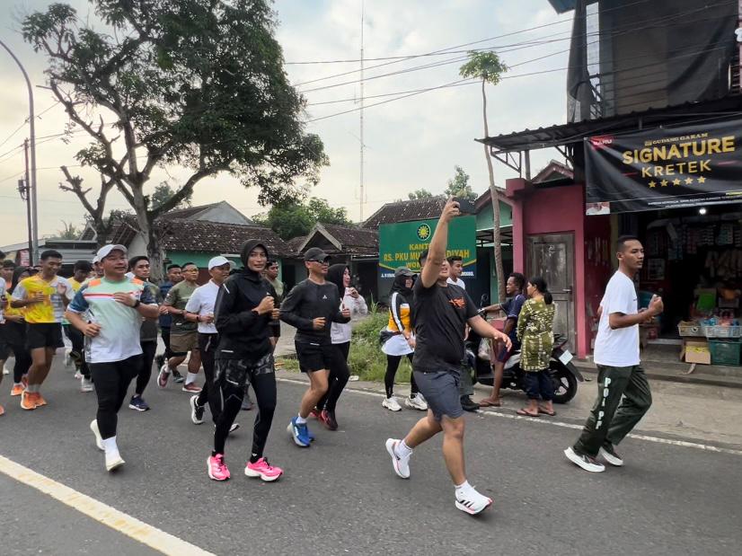 Jabatannya Selesai, Sunaryanta Pulang Ke Rumah dengan Berlari Sejauh 8 Km