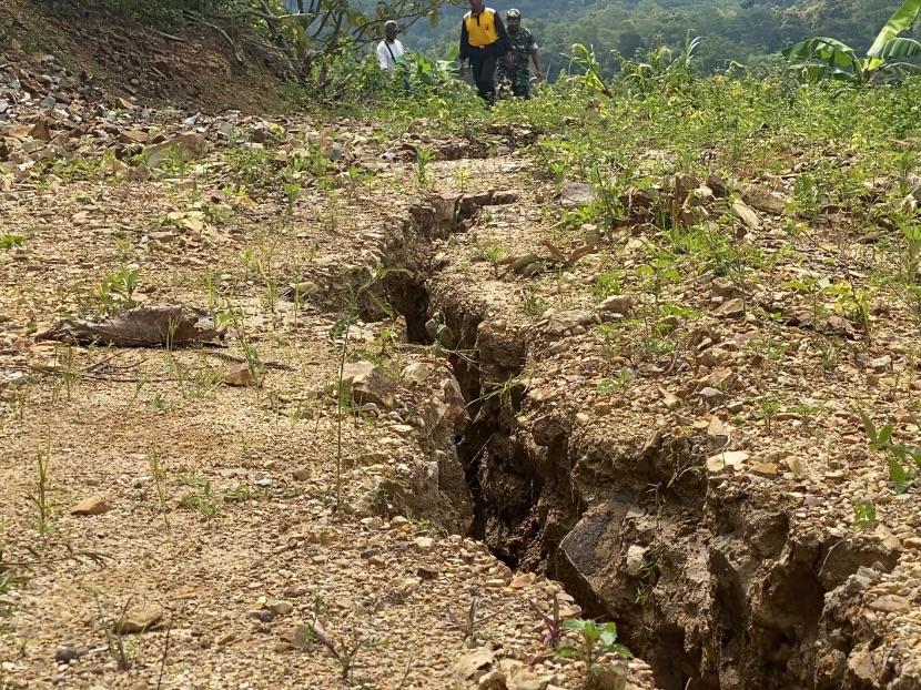 Waspada! BPBD Gunungkidul Temukan Potensi Longsor Susulan Clongop Sepanjang 54 Meter