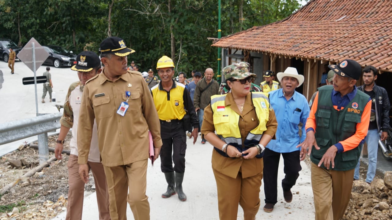 Tebing Clongop Longsor, Bupati Gunungkidul Akan Carikan Lokasi Aman Untuk Pedagang