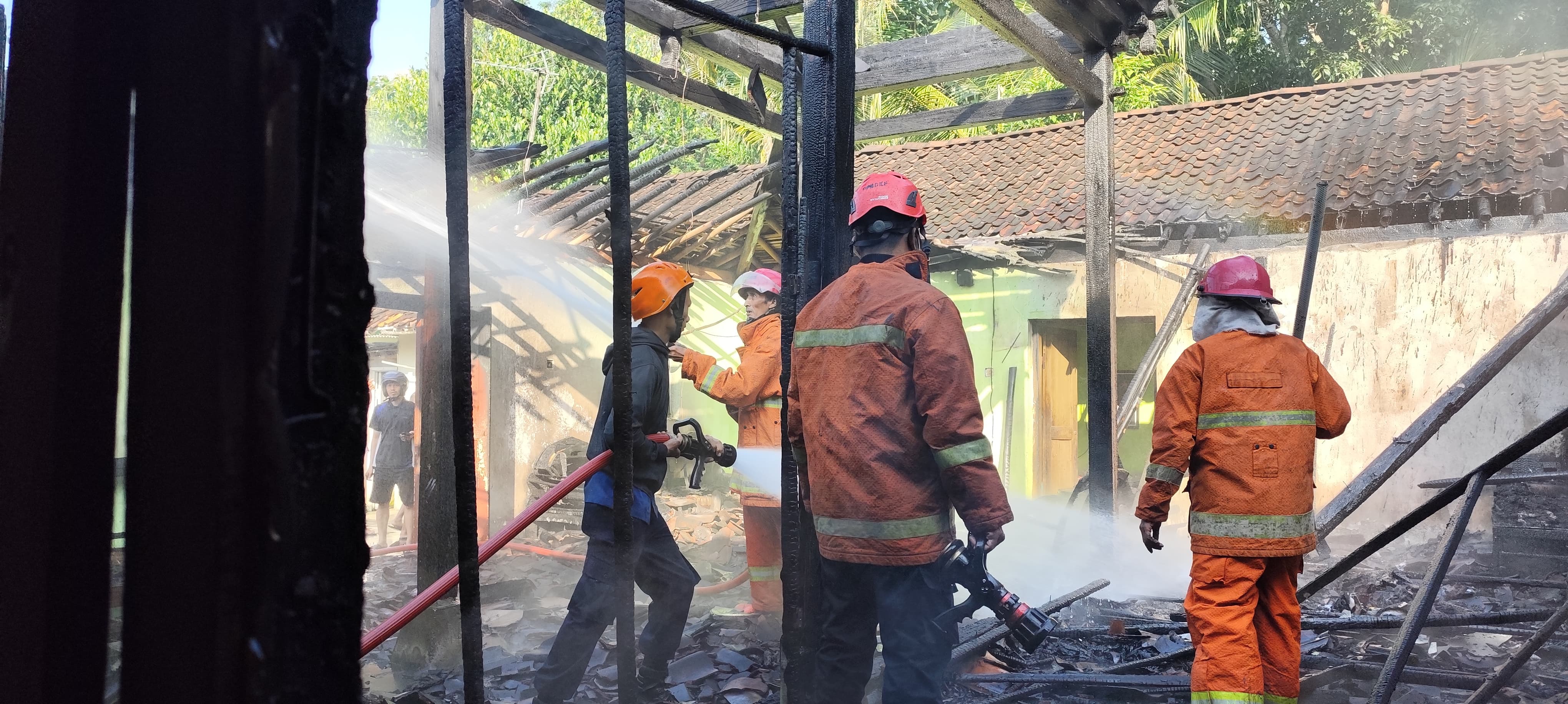 Lupa Matikan Api Kompor, Rumah Warga Nanggulan Ludes Terbakar