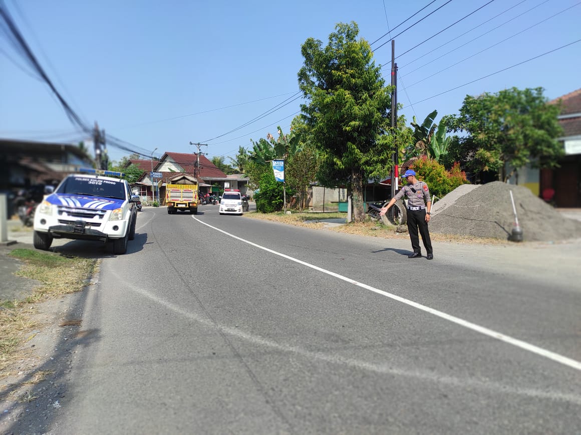 Jarak Terlalu Dekat, Dua Sepeda Motor Saling Bertabrakan