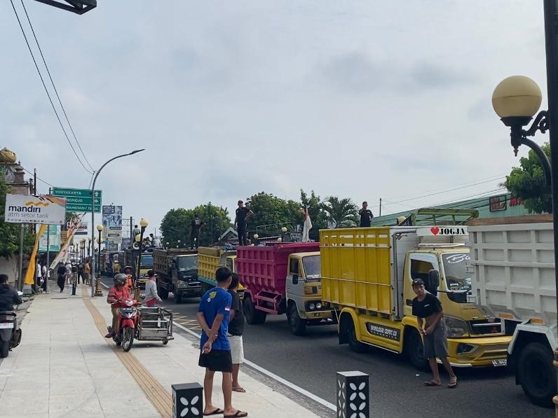 Tentang Aturan ODOL, Ratusan Sopit Truk Lakukan Aksi Demo, Jalan Utama Wonosari Lumpuh