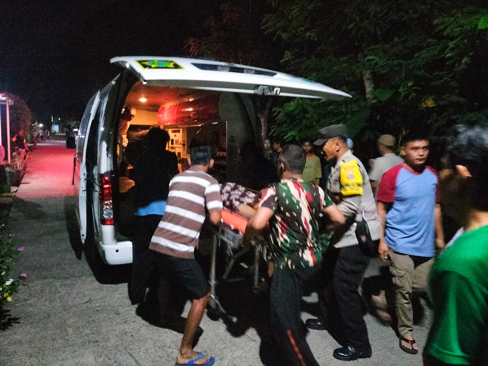 Tragis, Seorang Lansia Tertabrak Kereta Api di Sentolo