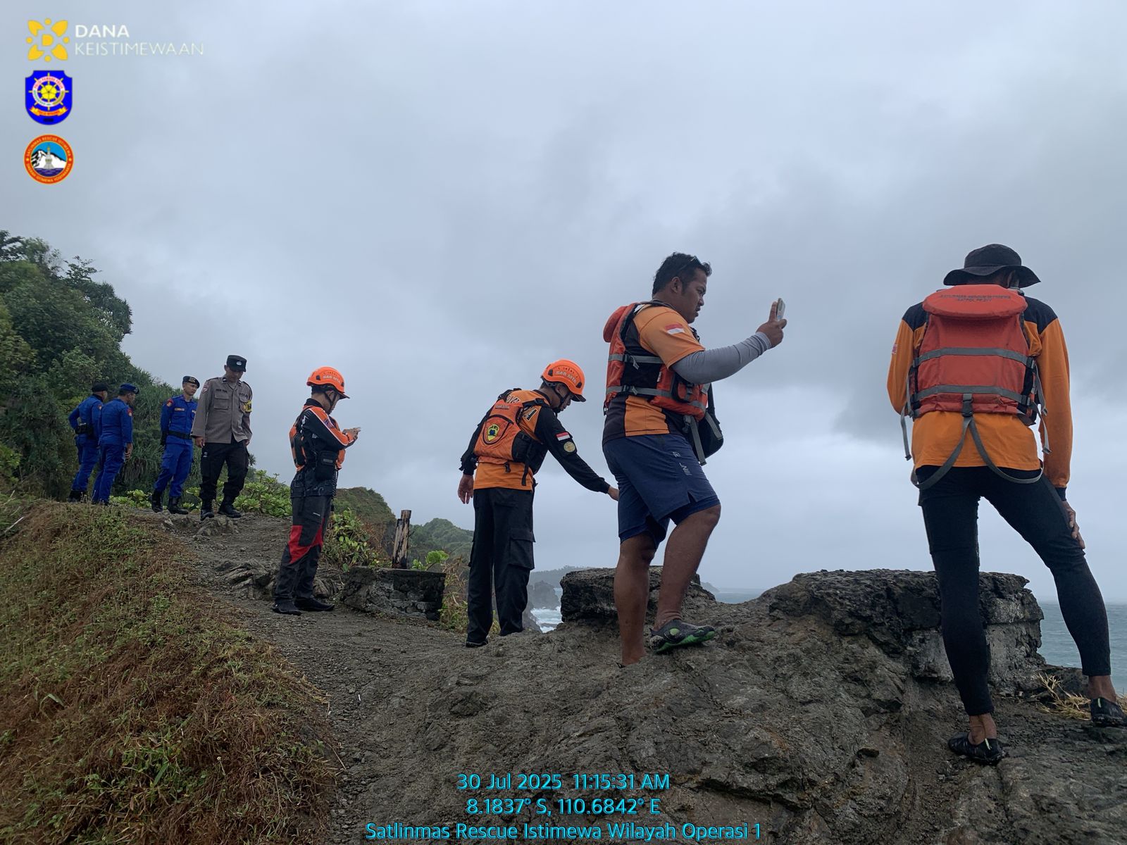 Meski Dihentikan, Tim SAR Gabungan Masih Lakukan Pencarian Wisatawan Hilang di Pantai Siung