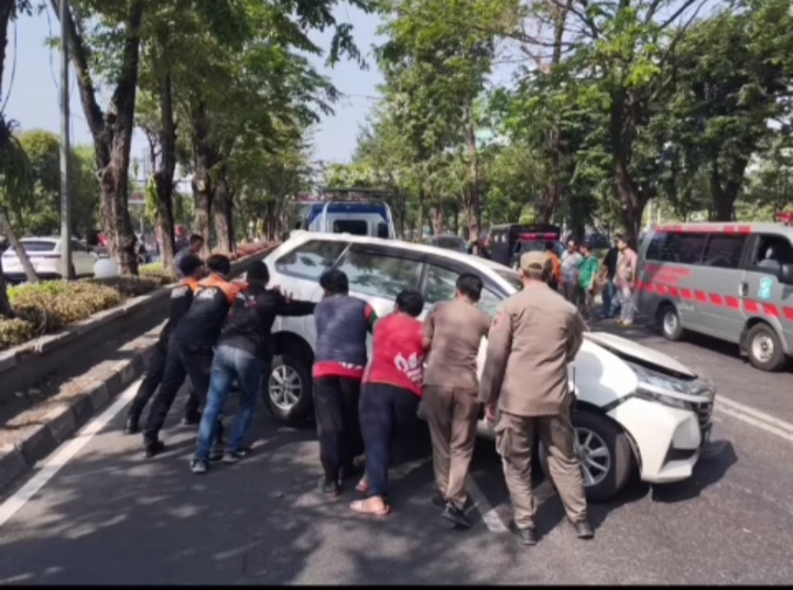 Kecelakaan di Gayungan Surabaya hari ini