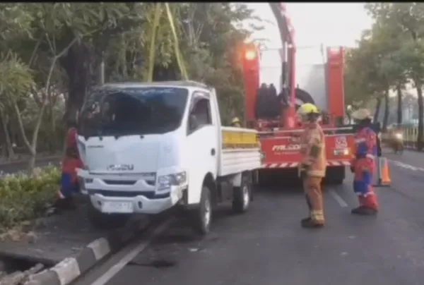 Kecelakaan tunggal di Surabaya hari ini 