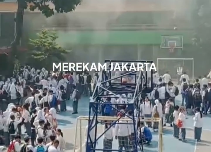 Kebakaran di SMAN 6 Jakarta hari ini 