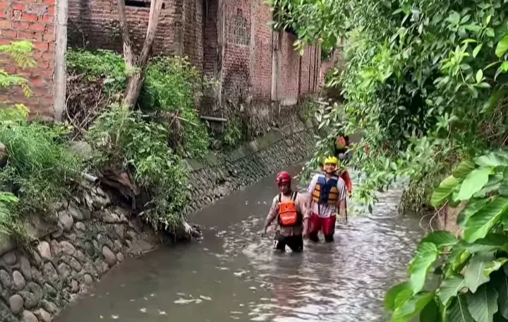 Anak hanyut dan hilang di Sungai Surabaya 