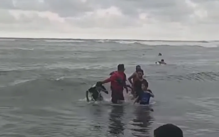 4 Anak Tenggelam di Pantai Parangtritis, Behasil Diselamatkan oleh Tim SAR