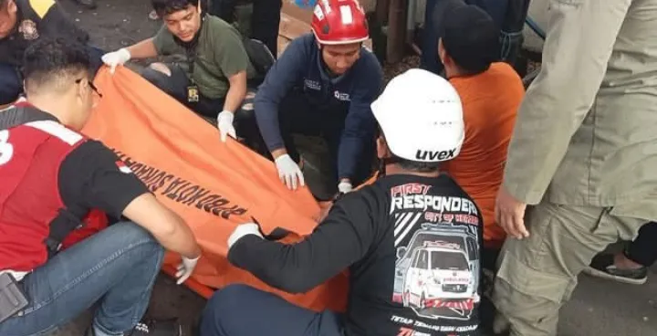 Kecelakaan di Surabaya Hari Ini, Pemotor Perempuan Tewas Usai Tertabrak Truk