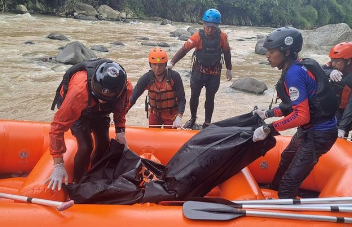 Korban tenggelam di Sungai Cicatih Sukabumi 