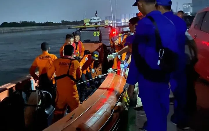 Evakuasi 3 ABK Tewas Usai Terjebak di Perairan Marunda Jakut, Diduga Akibat Menghirup ...
