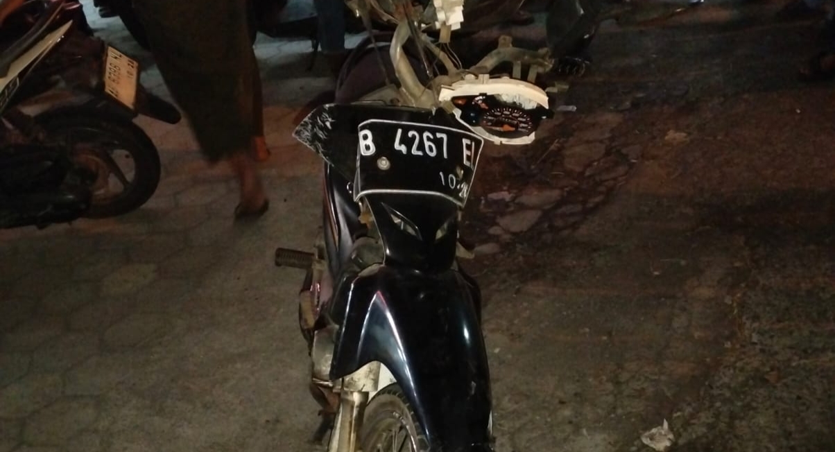 Lakalantas di Sentolo, Bus vs Sepeda motor