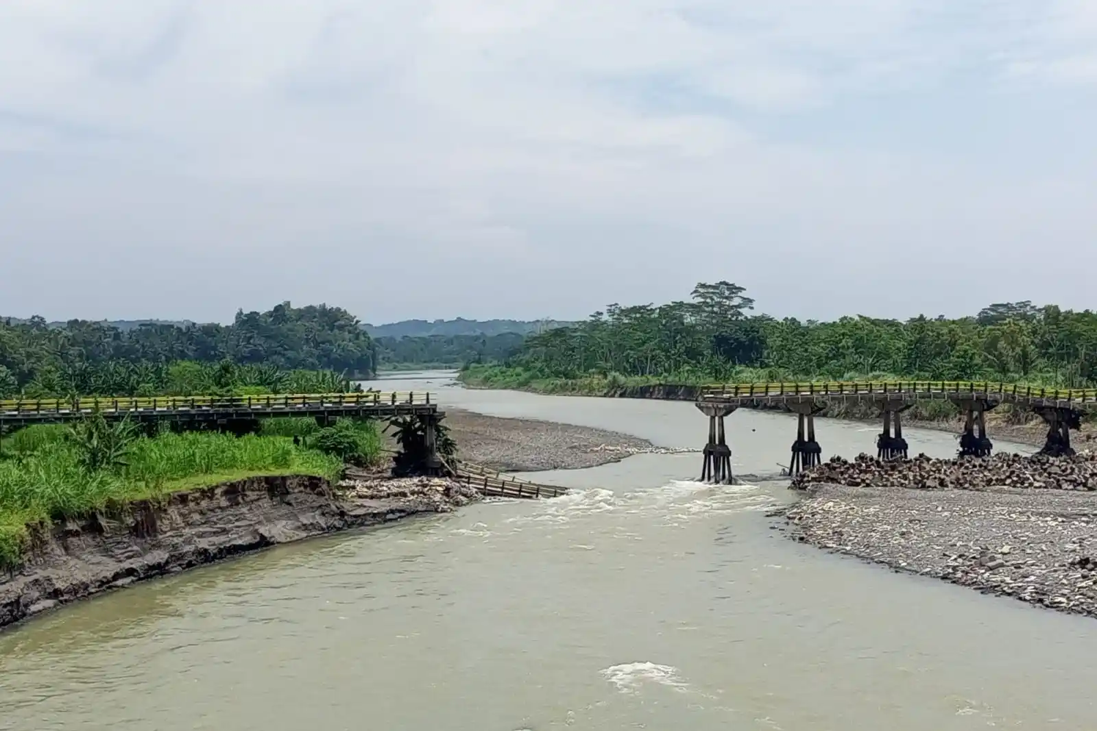 Dibangun Dimasa Penjajahan, Jembatan Srandakan Lama Akhirnya Ambrol