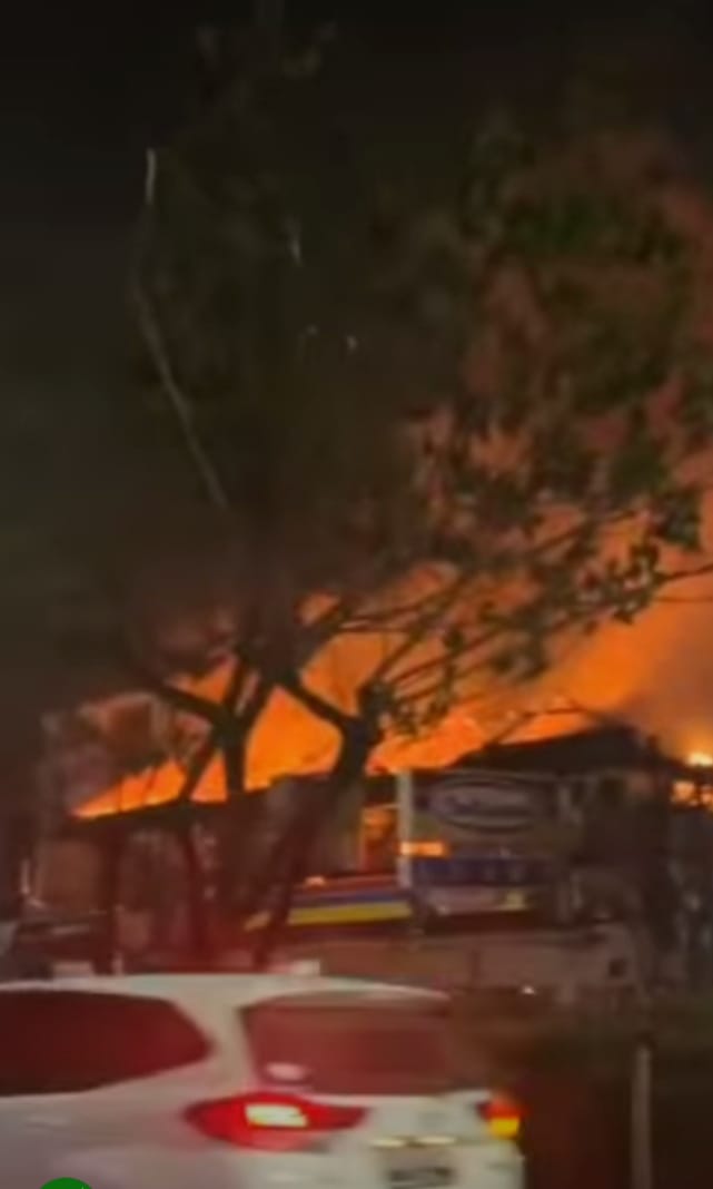 Kebakaran minimarket di Jalan Margonda