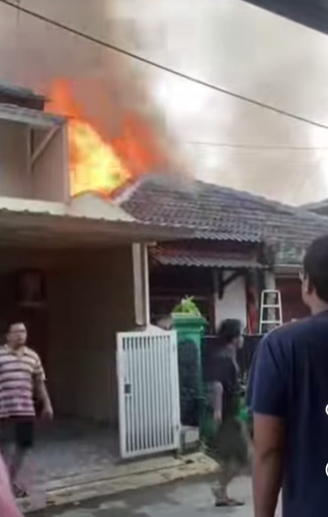 Kebakaran di Pondok Gede Kota Bekasi Hari Ini Rabu 19 Juli 2023 Lahap Rumah Kosong di Komplek Padat Pemukiman