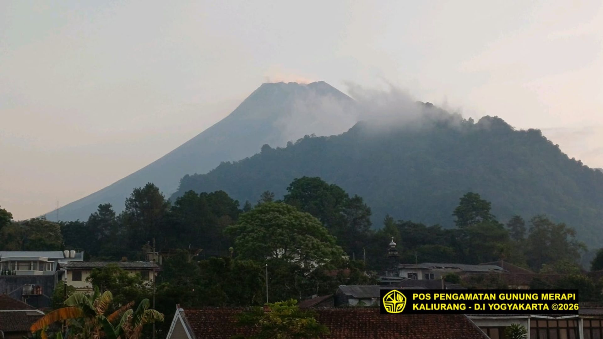 Aktvitas Gunung Merapi Hari ini, 3 Guguran Lava Meluncur hingga 1,8 Kilometer