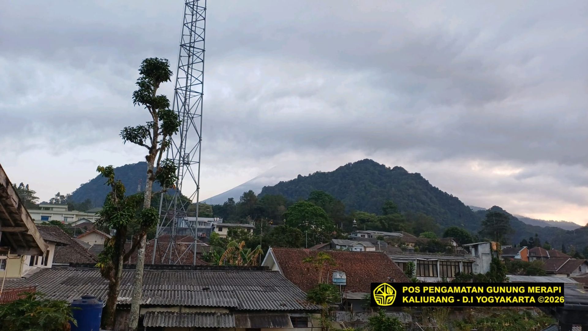 Merapi Masih Siaga, 56 Gempa Hybrid Terekam dalam 12 Jam