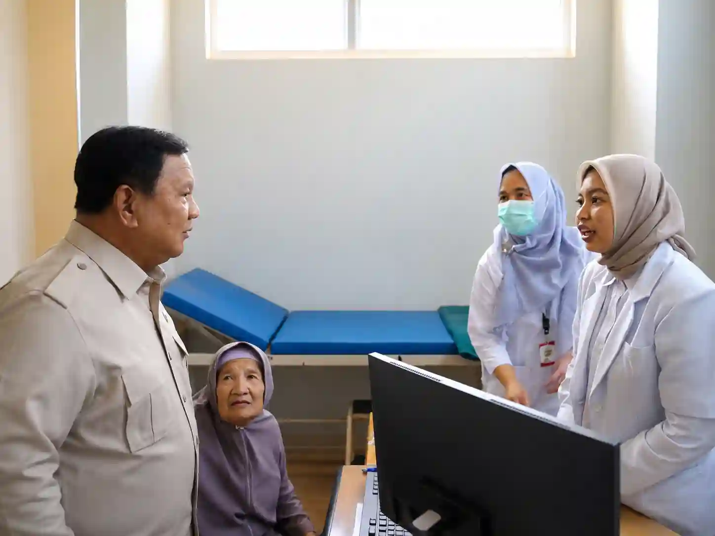 Prabowo Resmikan RSUD KH Muhammad Thohir di Pesisir Barat, Target Renovasi 400 Rumah ...